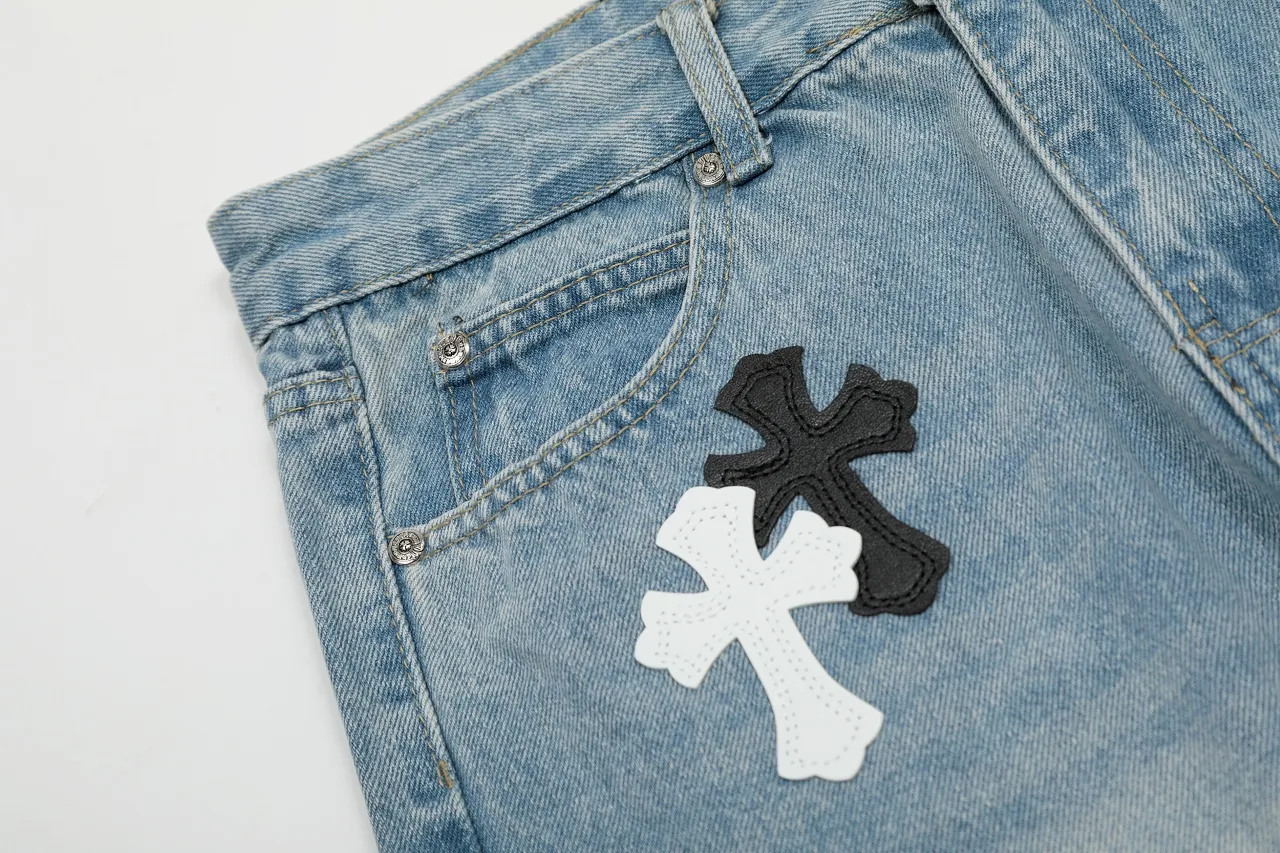 KE971#P240 The only correct leather label version on the market Chrome Hearts CH Cross embroidery distressed jeans Top ceiling quality 100% correct version The correct version is here!  Believe me this must be the best quality you will ever come across! ! Excellent value for money! !  Styles with different washes and textures are very friendly to people with thin legs and thick legs. The straight version is very flattering to the shape of the legs. The moderate length is timeless and easy to match. It is the basis of various styles and a must-have in the wardrobe! ! Add a little stacking to easily control this year's popular clean fit fabric. The fabric is stiff but the upper body is soft without losing texture. The sides and cuffs of some styles have a bone-wash effect. It's really hard not to love it! The outfit effect is immediate! ✅Correctly customize the Croxin metal leather label on the back panel. It is not sold directly with the cross on the finished jeans. 1:1 copying strives for excellence and the details are perfectly grasped. ✅The cross leather label is clear and smooth. Exquisite turning top craftsmanship. ✅Buttons, zippers and hardware are all customized versions of the Croxin LOGO. ✅High-cost washing process. Size: 28 30 32 34 36 (5 sizes)